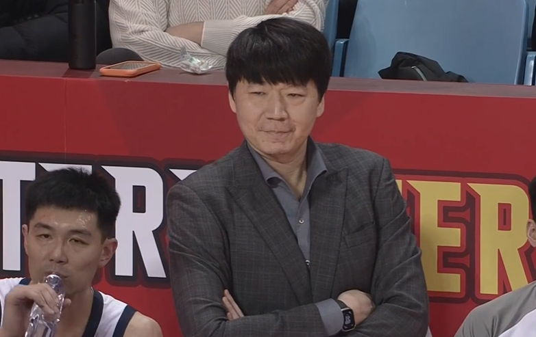 星空体育官网-CBA山东男篮客场逆转击败吉林,高诗岩关键三分,鲍威尔23分