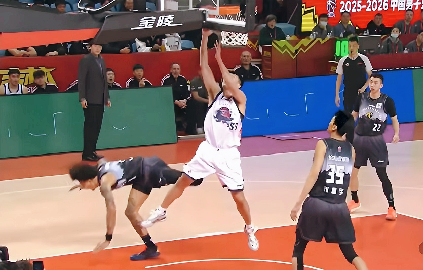xingkong-虎口拔牙！克里斯缺阵，山东男篮强势逆转：高诗岩3记3分鼎定乾坤