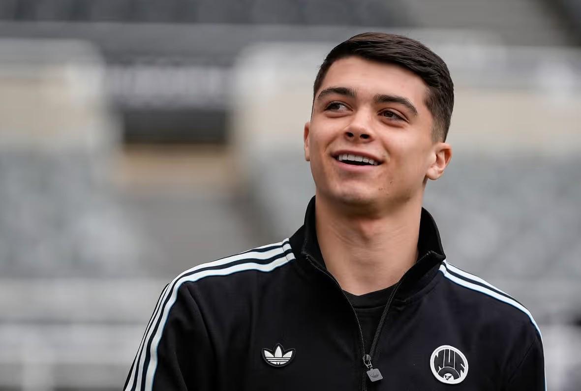 星空体育官网-刘易斯-米利:目前我恢复得差不多了,希望在客战巴萨时复出