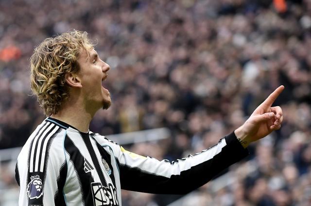 1772238762150069103.jpg 【早报】倒一爆冷胜第三!狼队2比0维拉